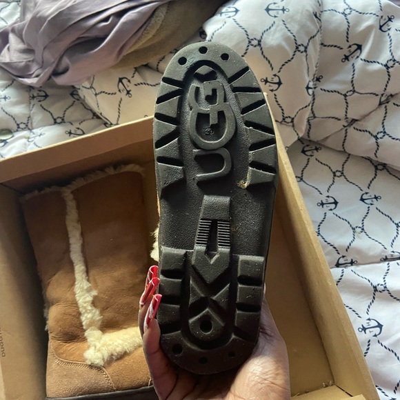 Uggs - Picture 3 of 5